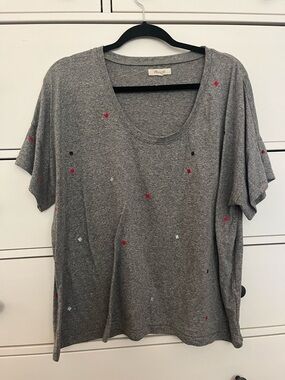 Madewell Gray Scoop Neck Tee with Red and Light Blue Dot Accents
